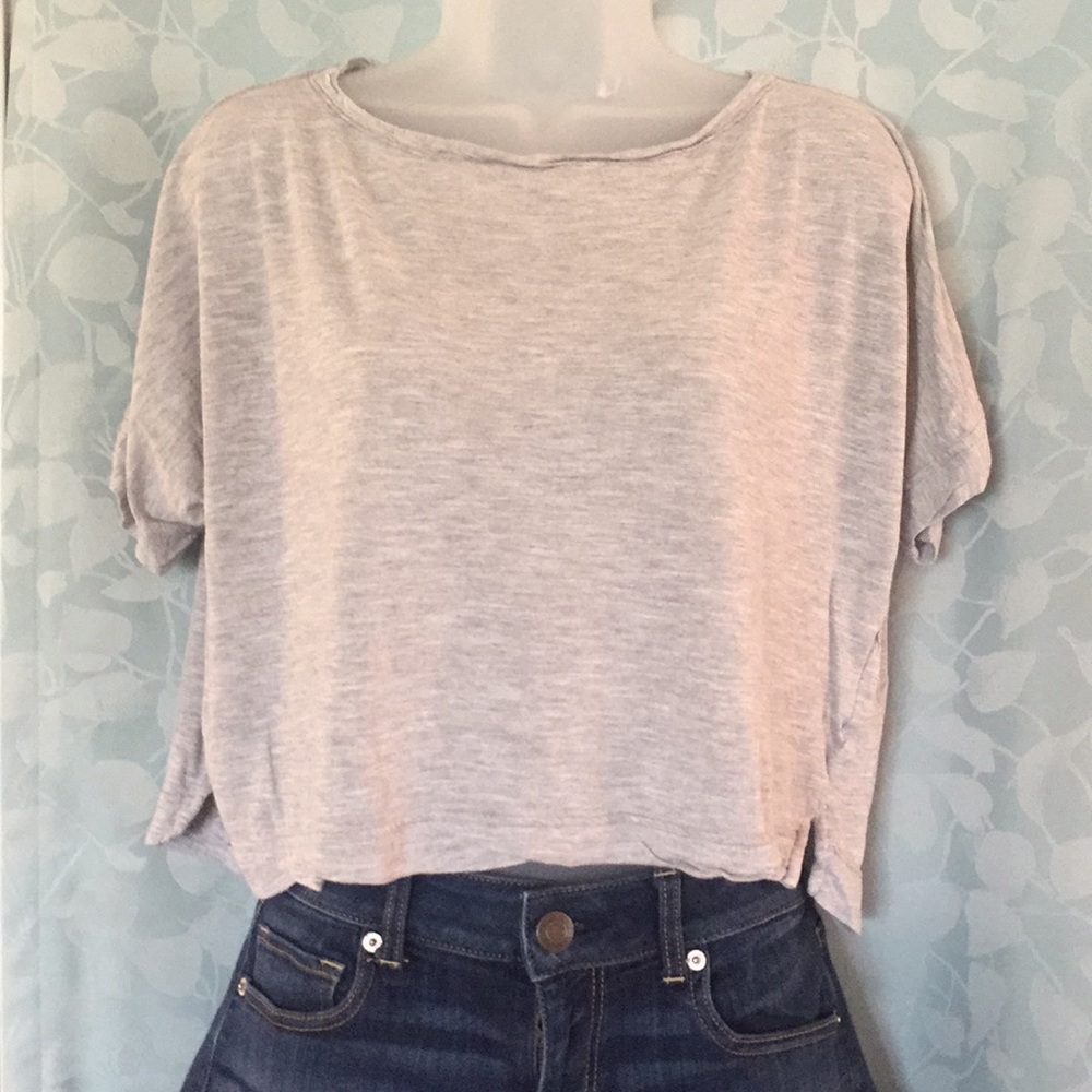 3/$18 🎉 Athleta Crop Top